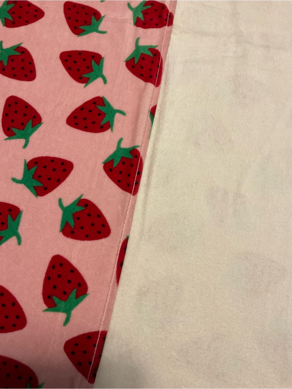 NWT Kate Spade Oversized Beach Towel - Strawberries 36”x72” Towel 1 - Picture 8 of 8